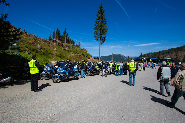 Raduno di motociclisti al Lago di Carezza